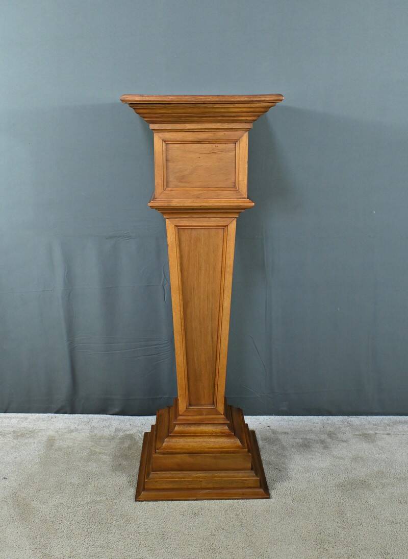 Important walnut column gain – Early 20th century