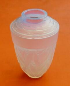 Opalescent glass vase in the shape of an urn Decoration of foliage and berries