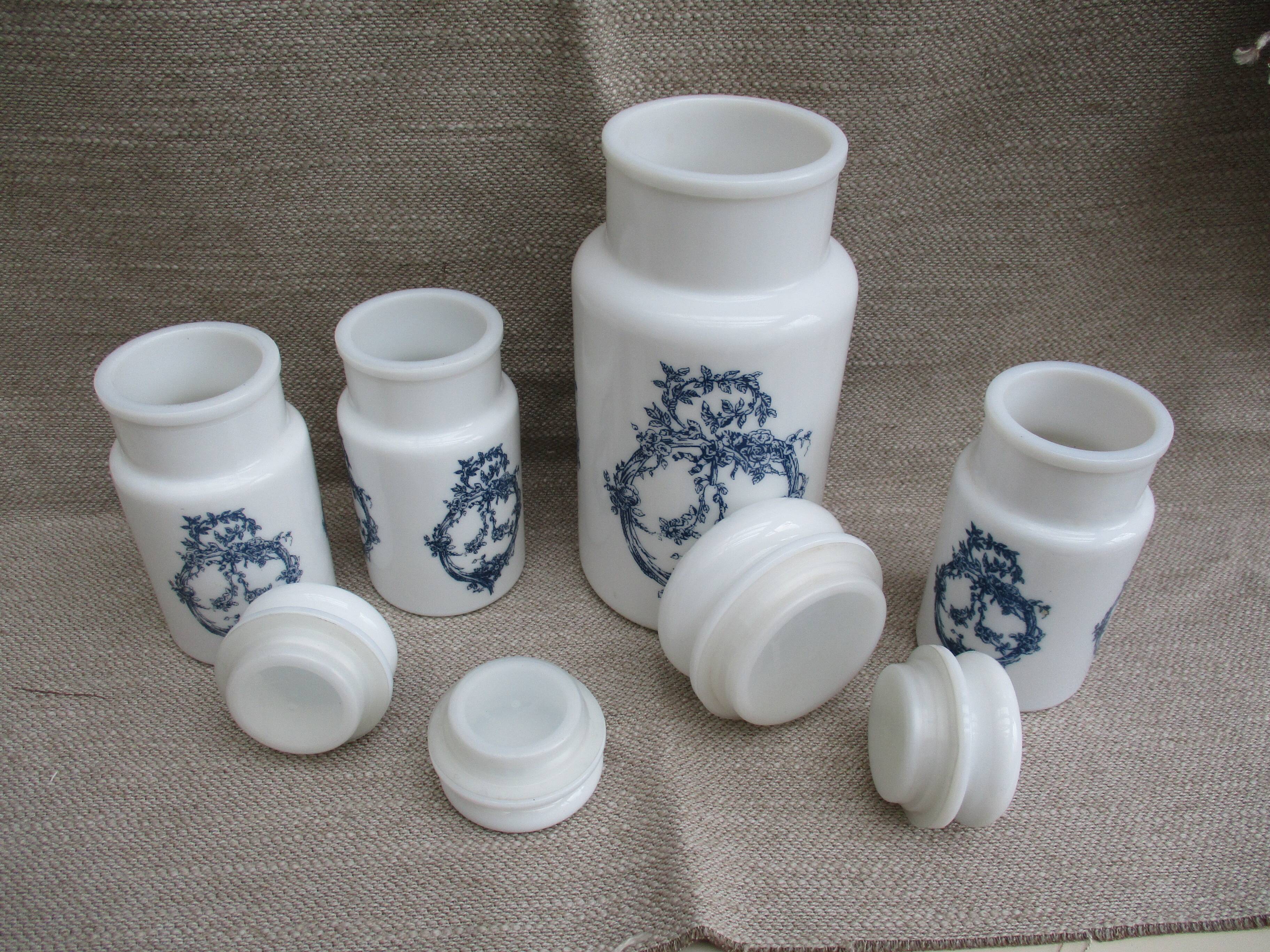 Set of Pots in white opaline