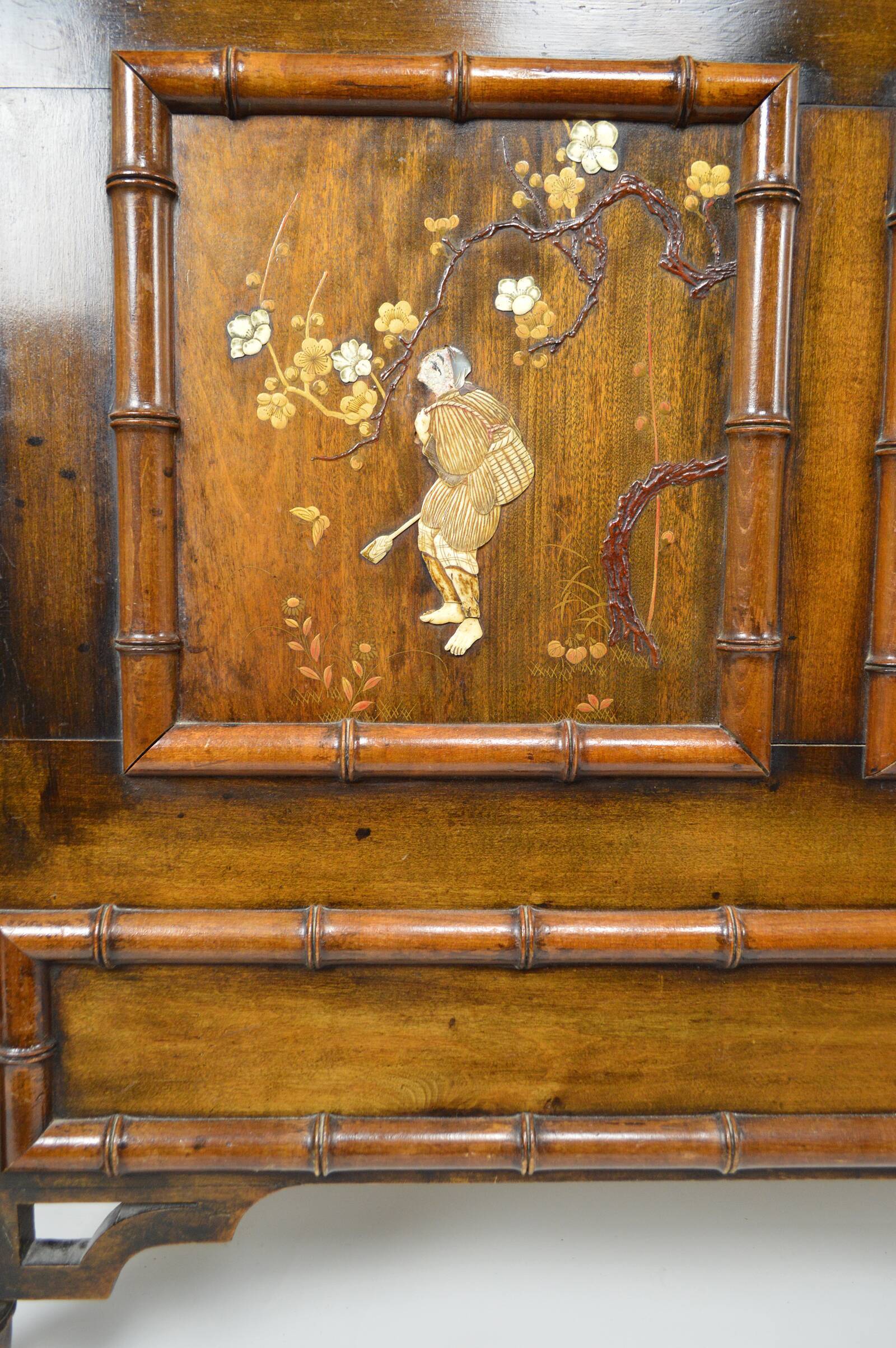 Bed to boards of Japanese marquetry, Japonisme, France, circa 1880