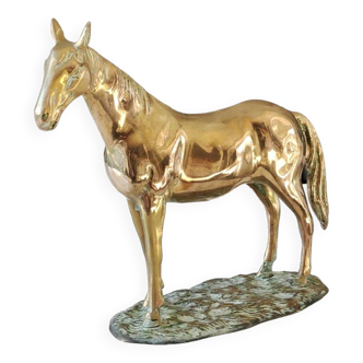 Large vintage sculpture Horse at rest, in solid brass. 22 x 30 cm