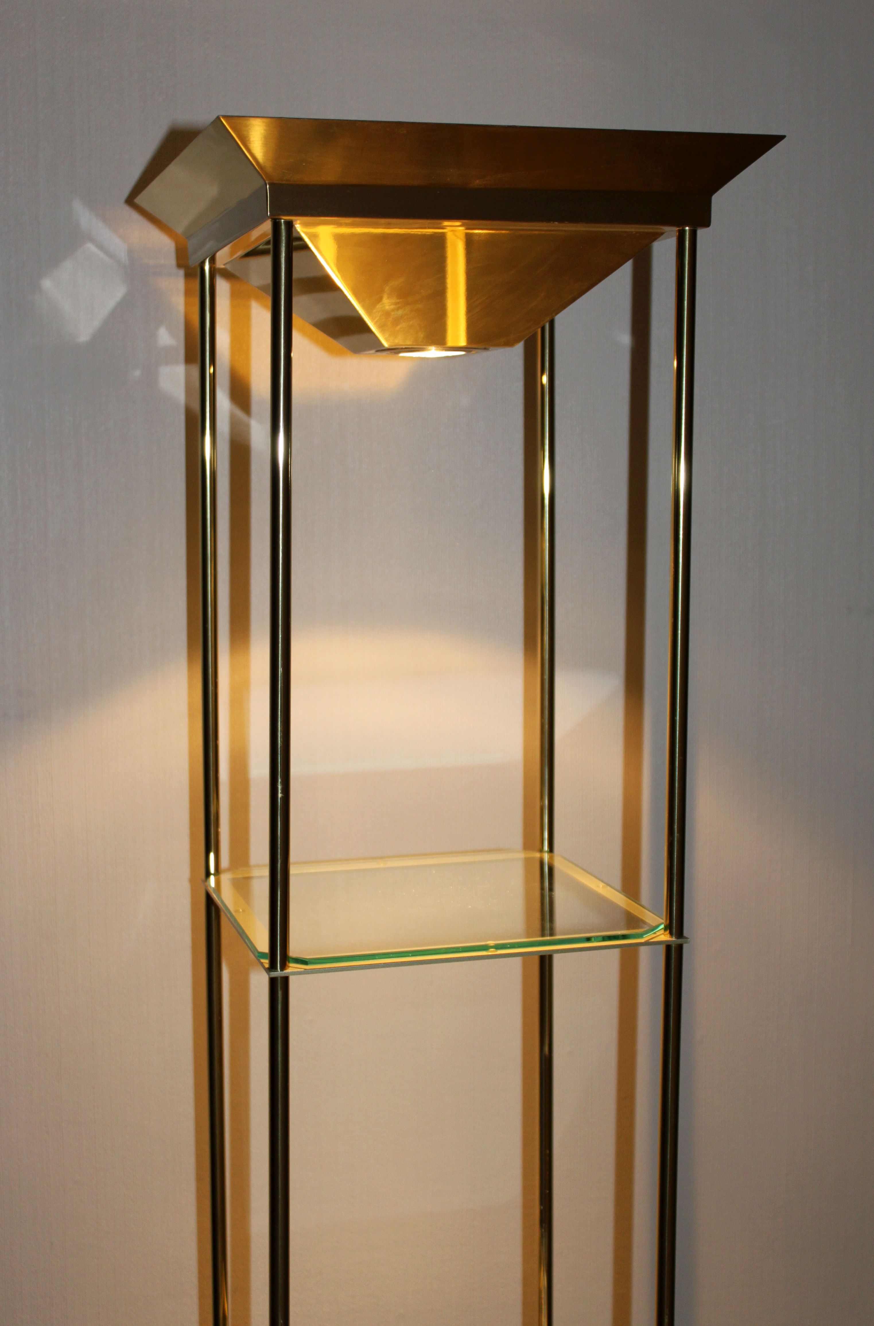 Deknudt House showcase lamppost