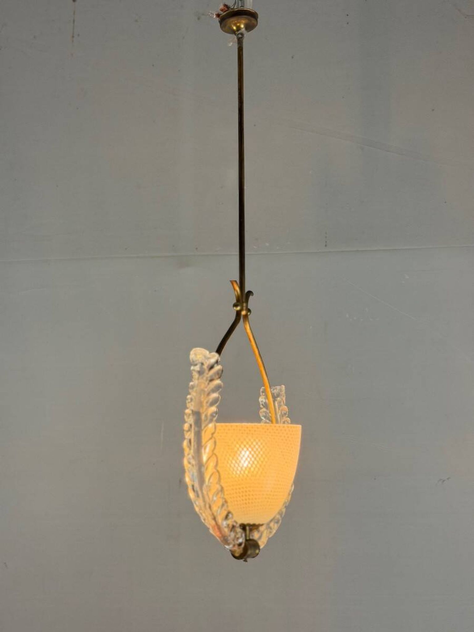 Venetian chandelier in colorless Murano glass, "Vetro à reticello" cut, circa 1950