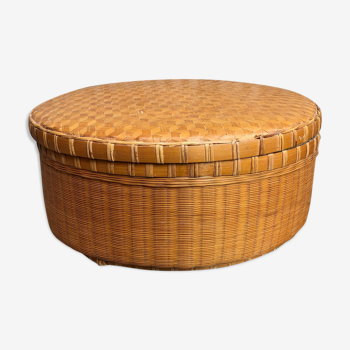 Rattan and artisanal bamboo pan