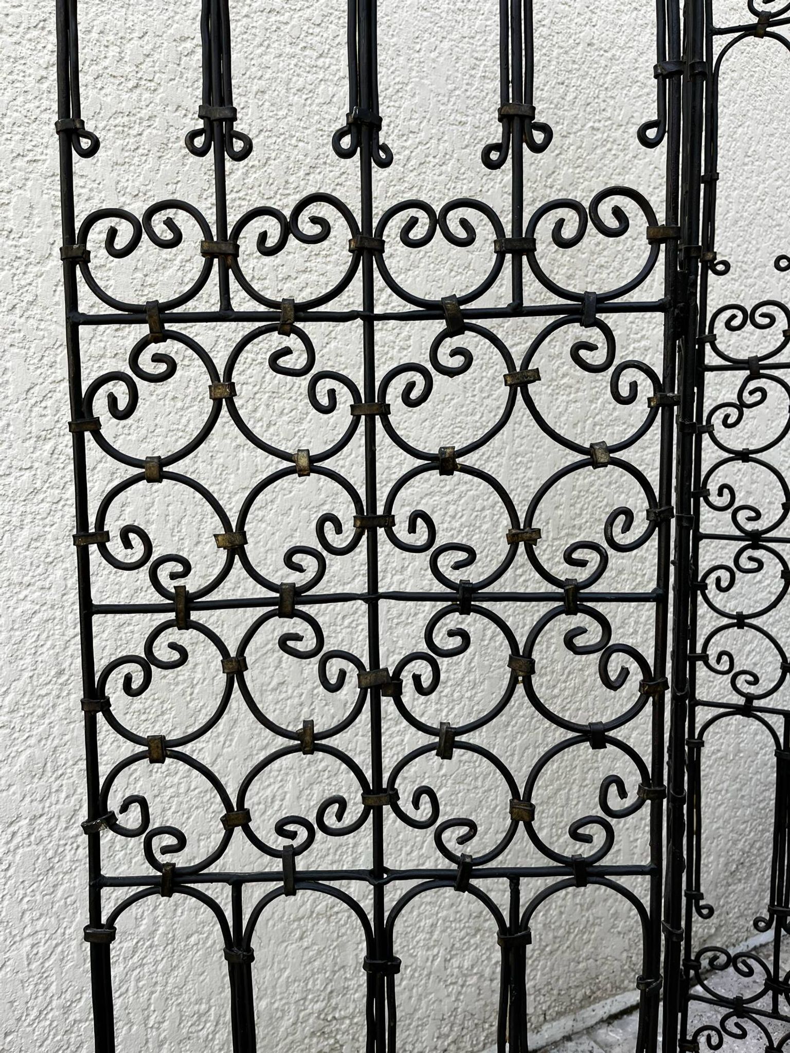 Antique screen