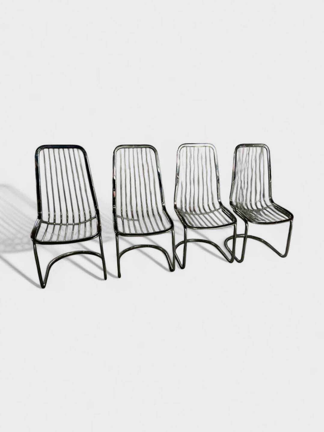 Dining table + 4 chrome chairs – Circa 1970