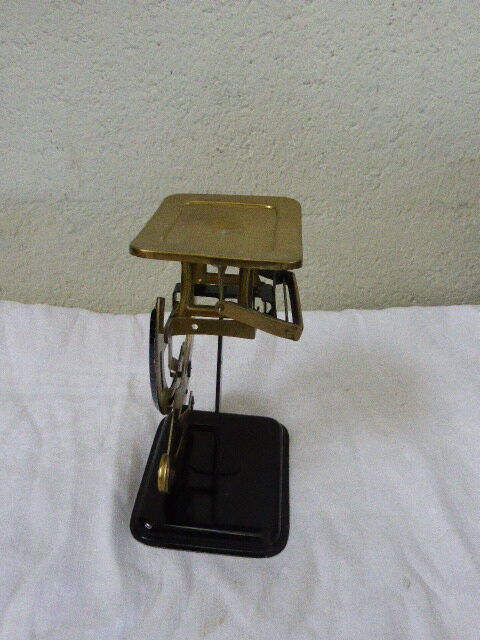 Weighs bilateral vintage metal letter 1940