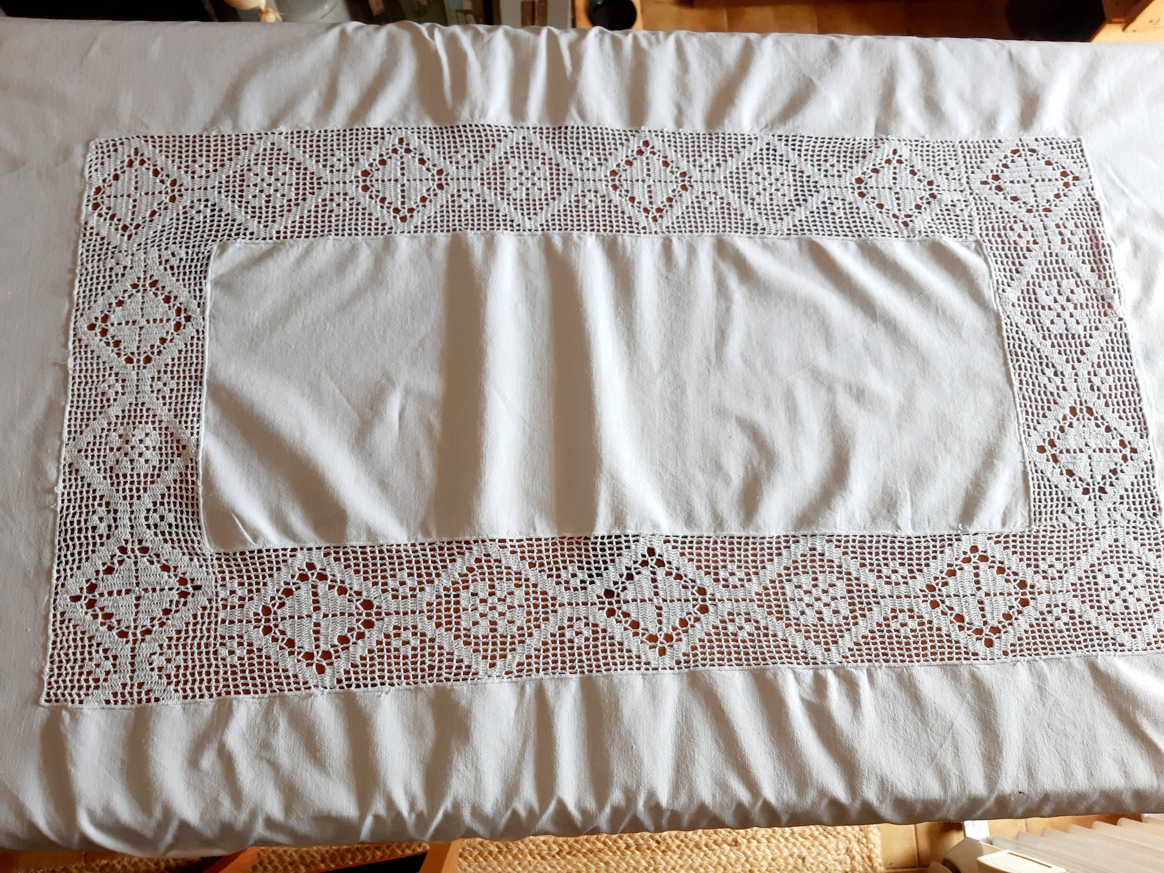 Rectangular cotton tablecloth embroidered