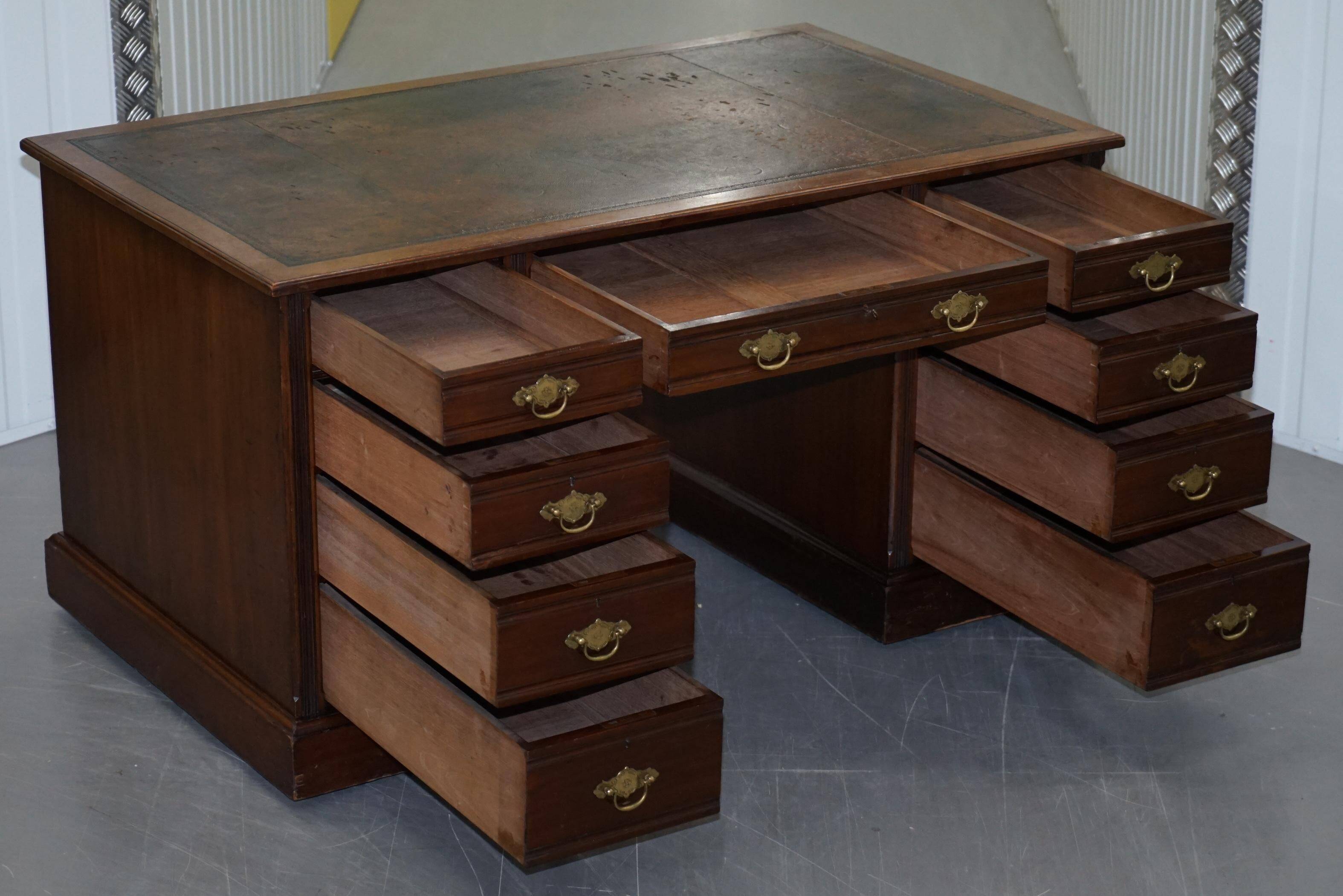 Rare bureau partenaires double caisson Hampton & Son Pall Mall bois dur