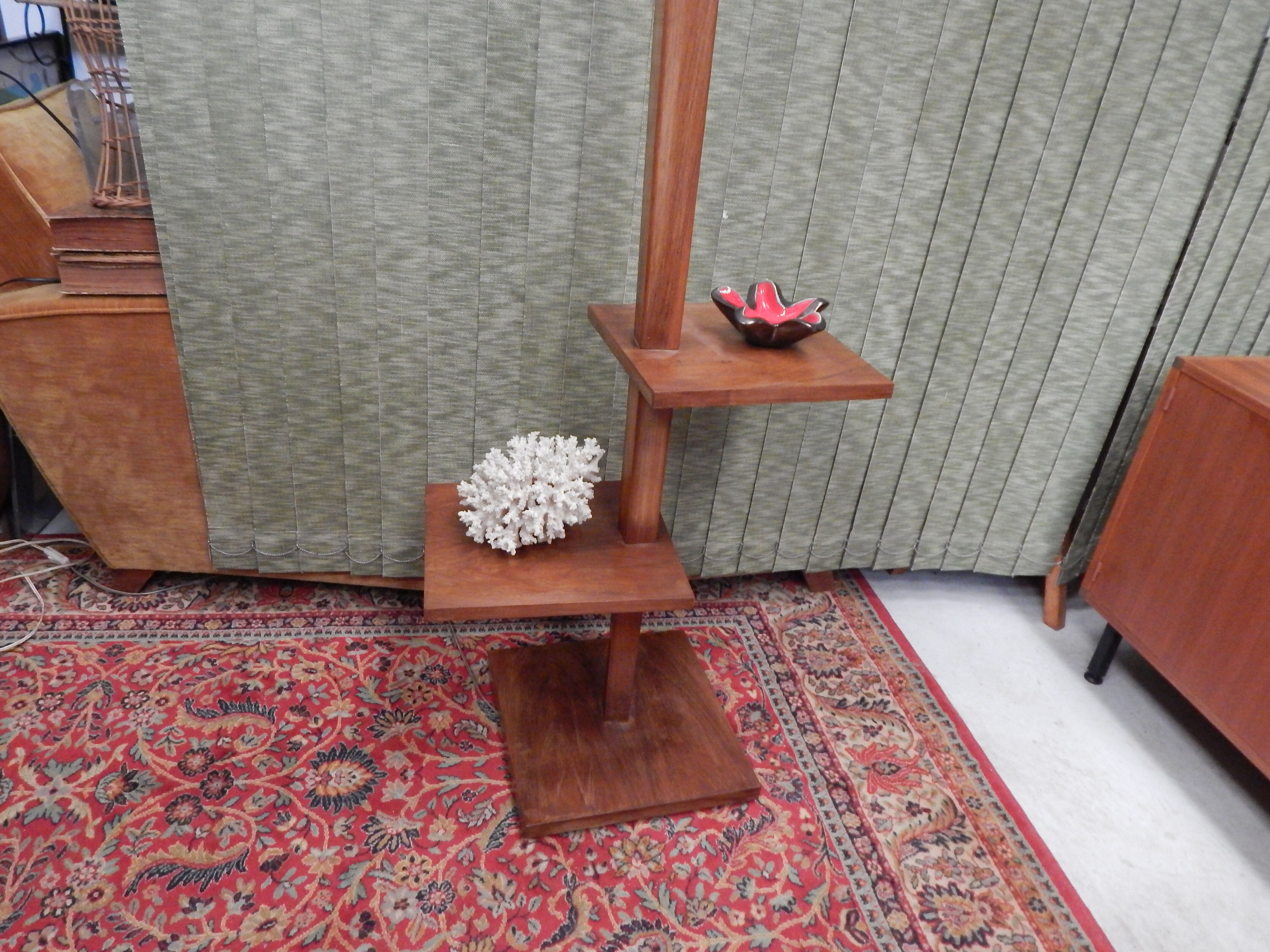 Lampadaire a tablette en palissandre epoque art deco