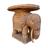 Bout de canapé éléphant en rotin