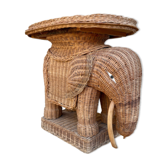 Bout de canapé éléphant en rotin