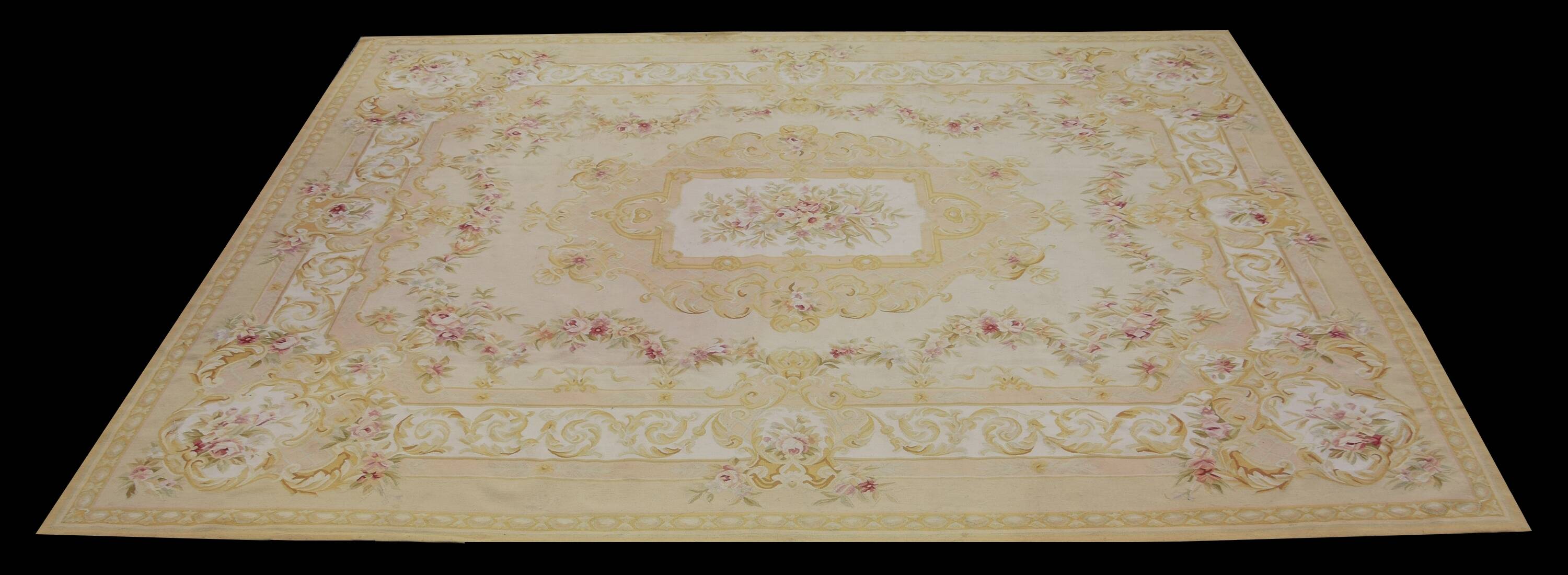 Aubusson style rug - Size: 375 x 275 cm - "Galerie Saedje"