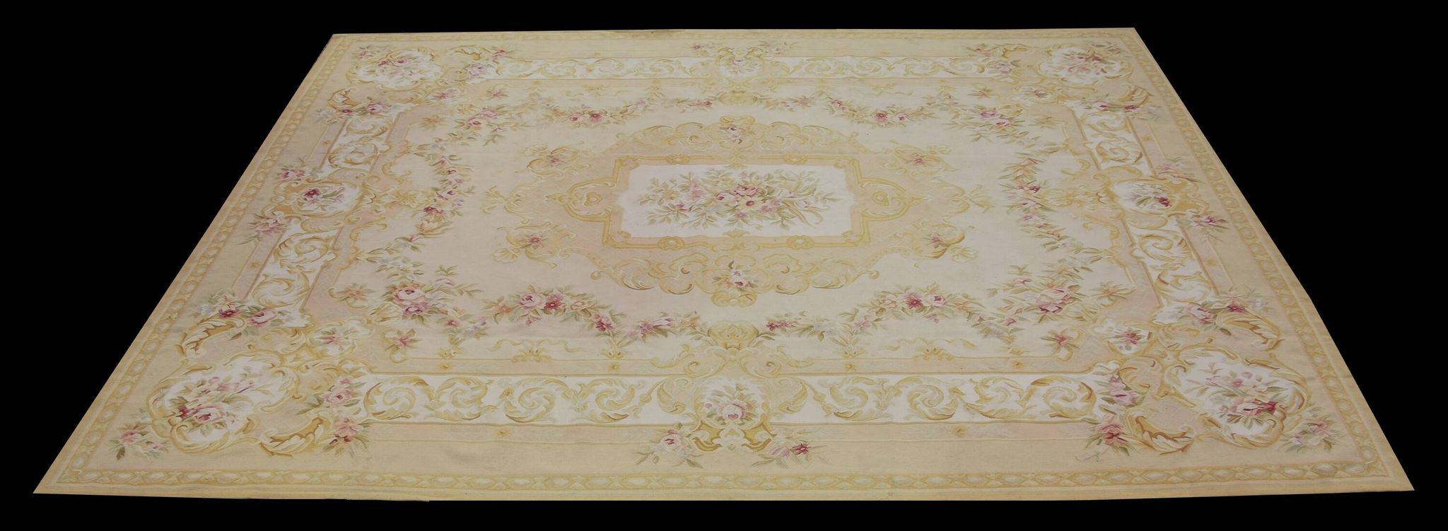 Aubusson style rug - Size: 375 x 275 cm - "Galerie Saedje"