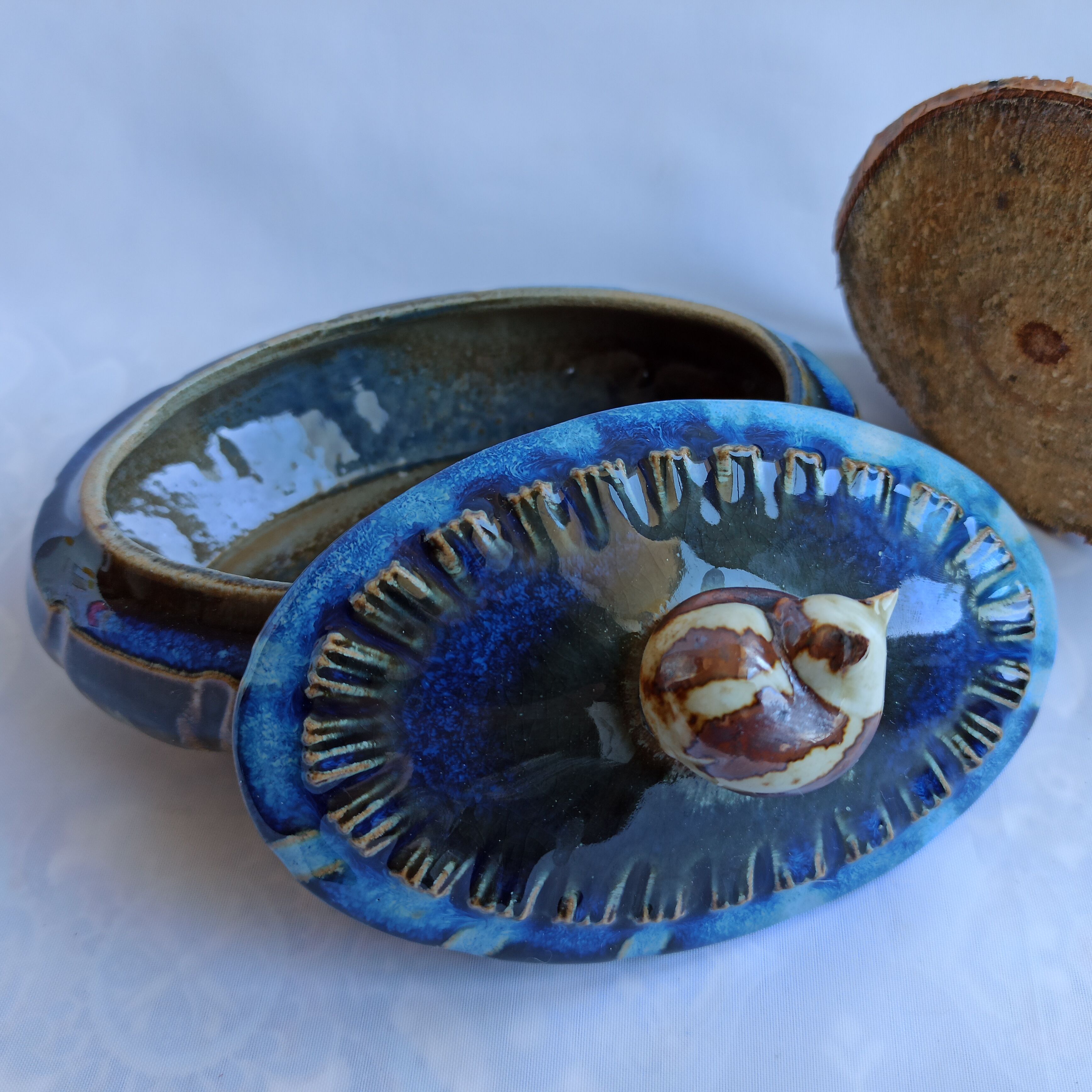 Boîte bleue au chat qui dort grès poterie