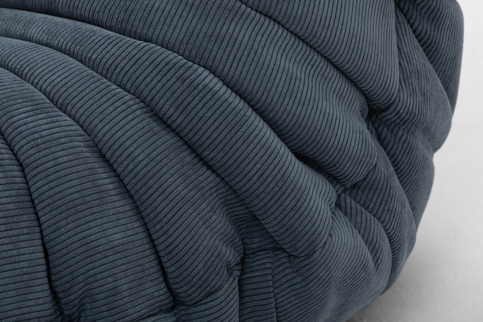 Fauteuil Togo et pouf en velours côtelé gris par Michel Ducaroy pour Ligne Roset, 1973