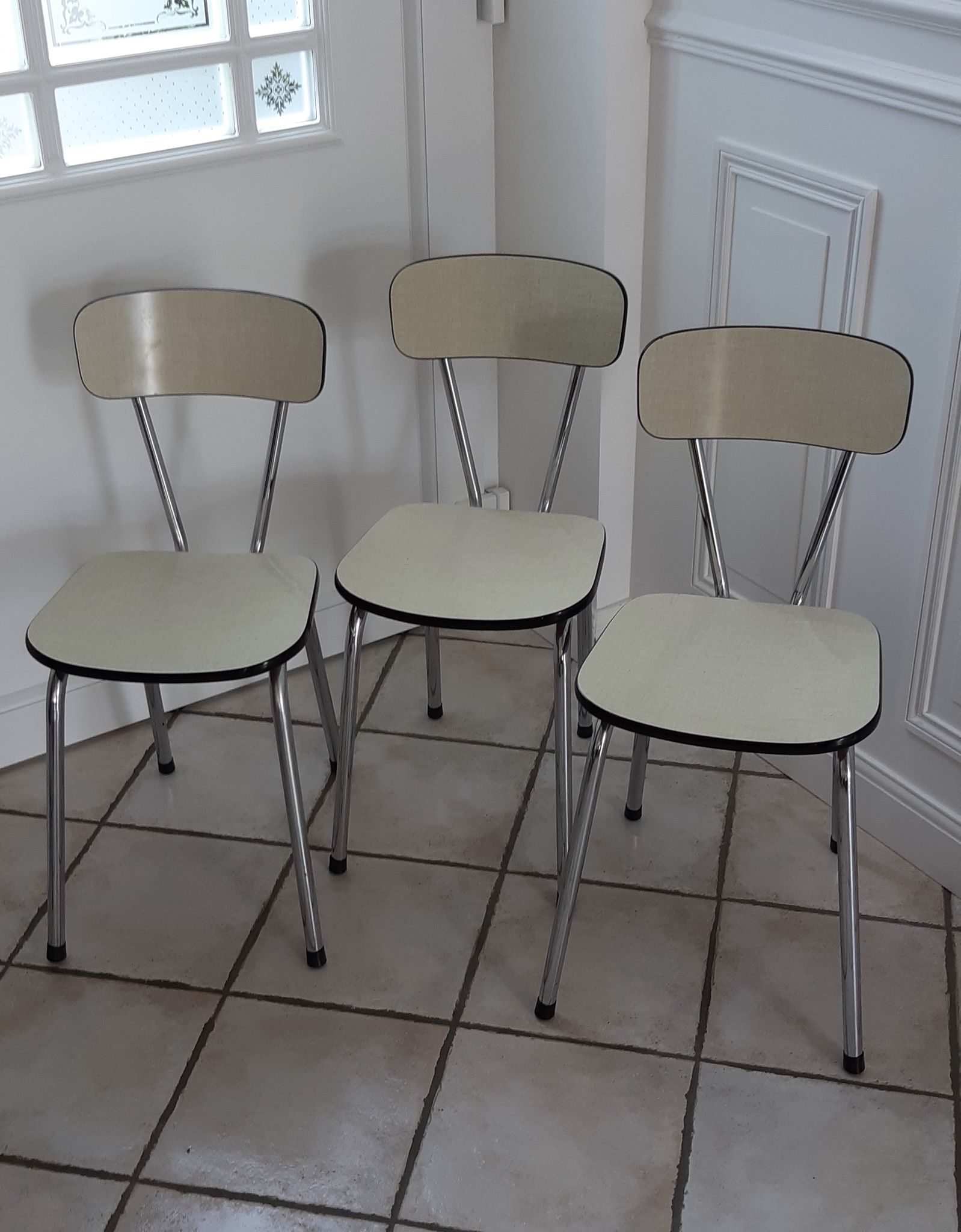 Lot de 3 chaises jaunes pâles en Formica années 70