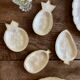 Lot de plats vintage en nacre et laiton