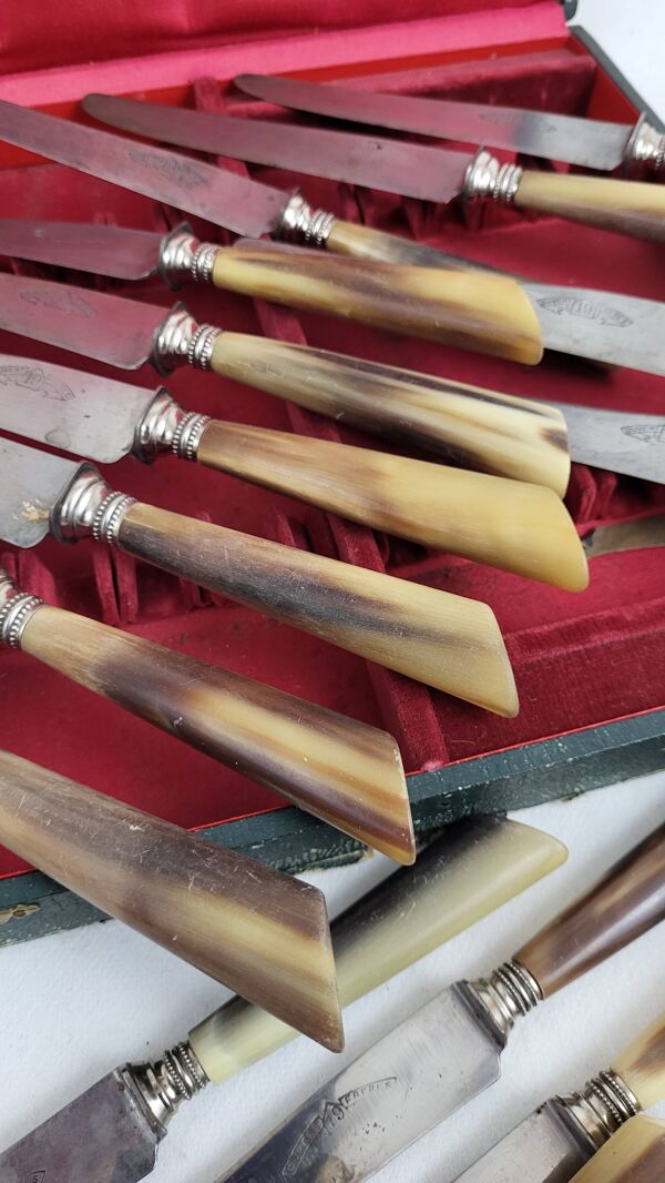 20 couteaux de table lame acier manche corne