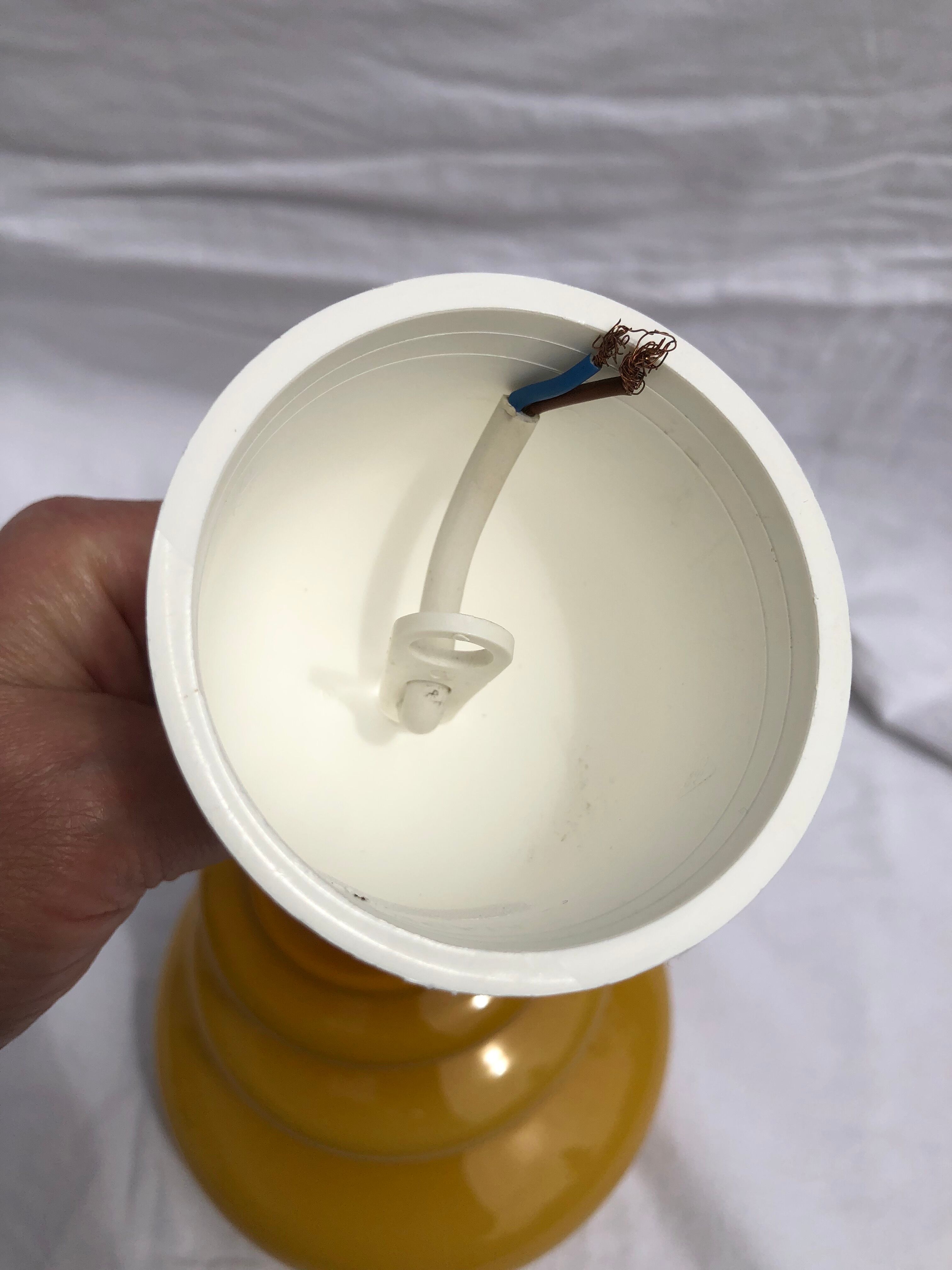 Suspension vintage space age 70 opaline glass very good condition;