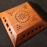 Moroccan empty pocket, inlaid wood and brass flowers