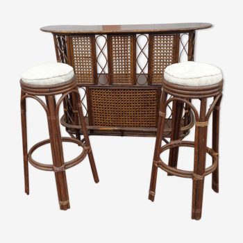 Rattan bar and its stools