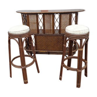 Rattan bar and its stools