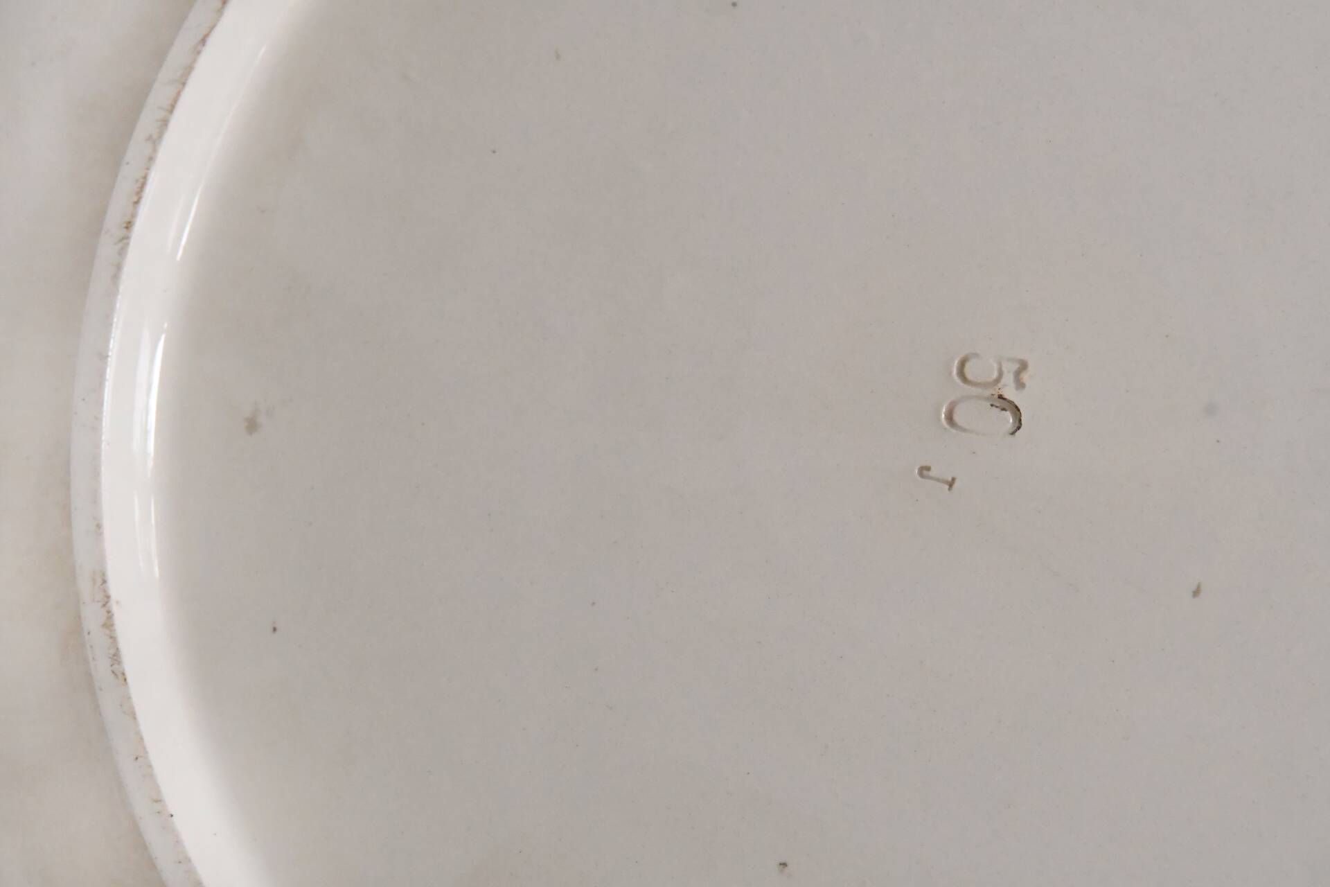 Large earthenware dish decorated with a parrot.