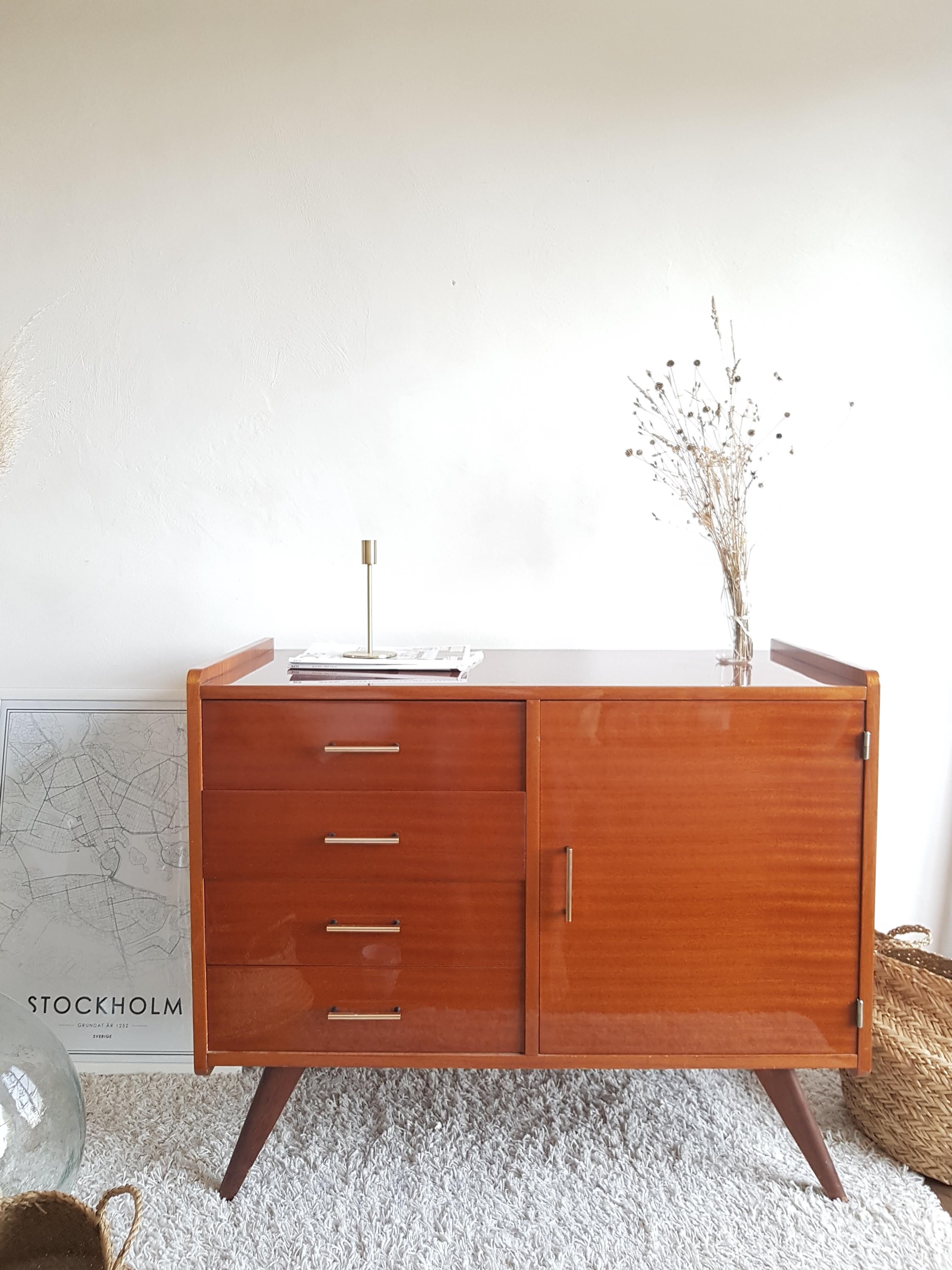 Buffet feet compass circa 1960