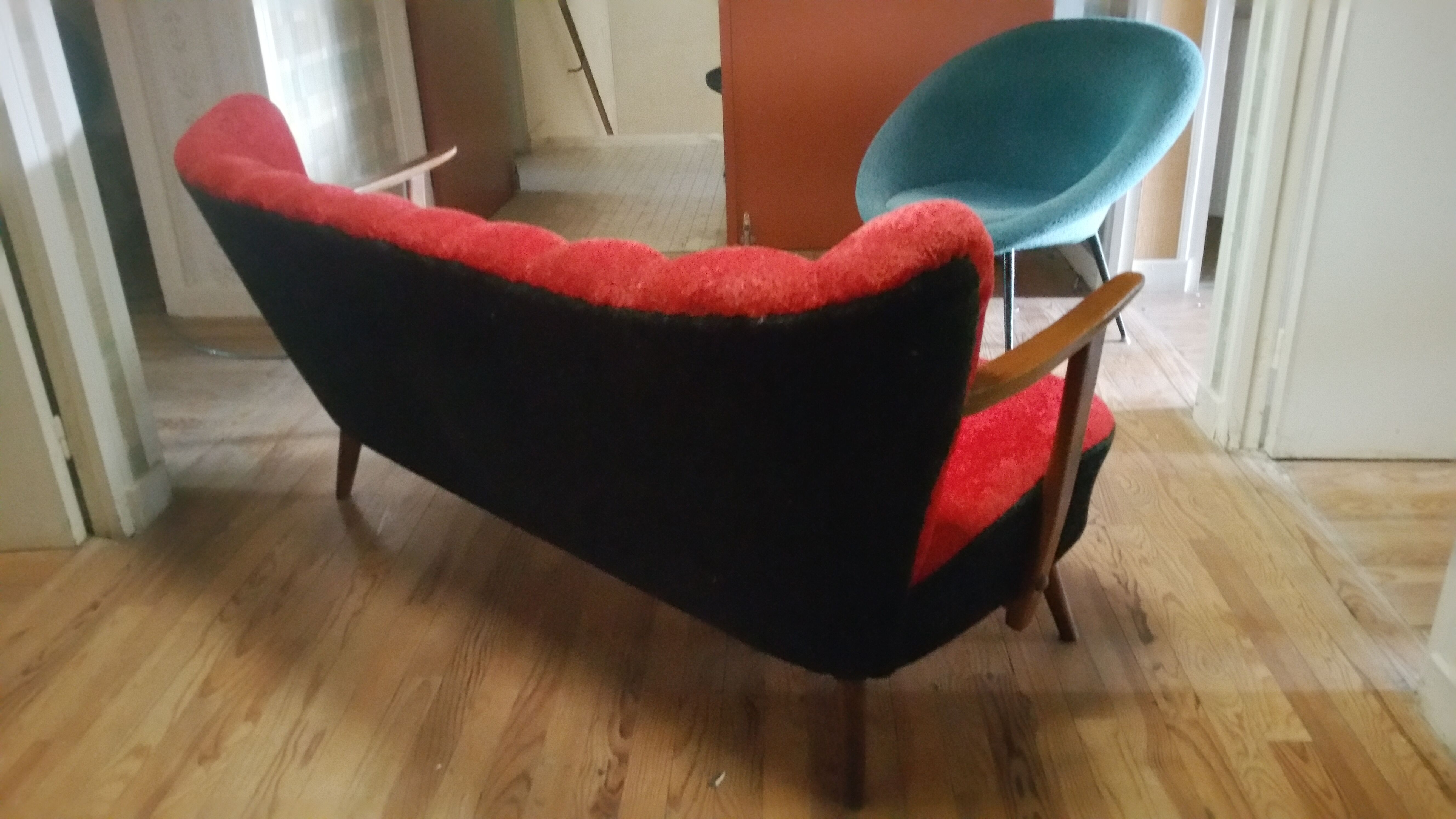 Scandinavian cocktail sofa red bi color, years 50 60 plush red black