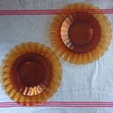 Suite of 10 daisy plates and two Duralex dishes