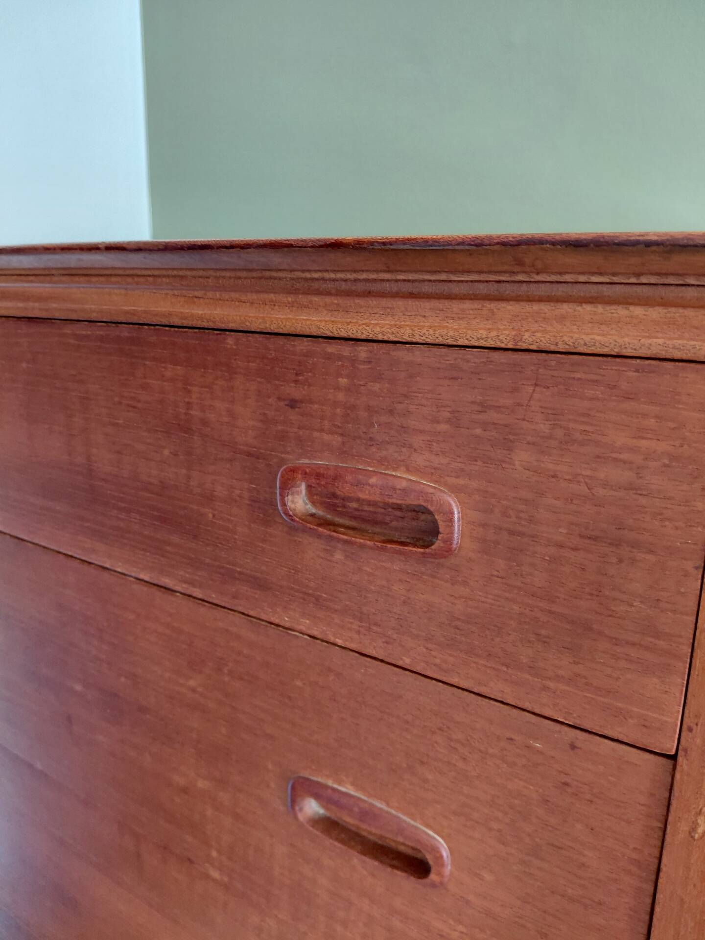Scandinavian weekly chest of drawers
