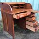 Bureau vintage dit bureau américain à rideau en chêne