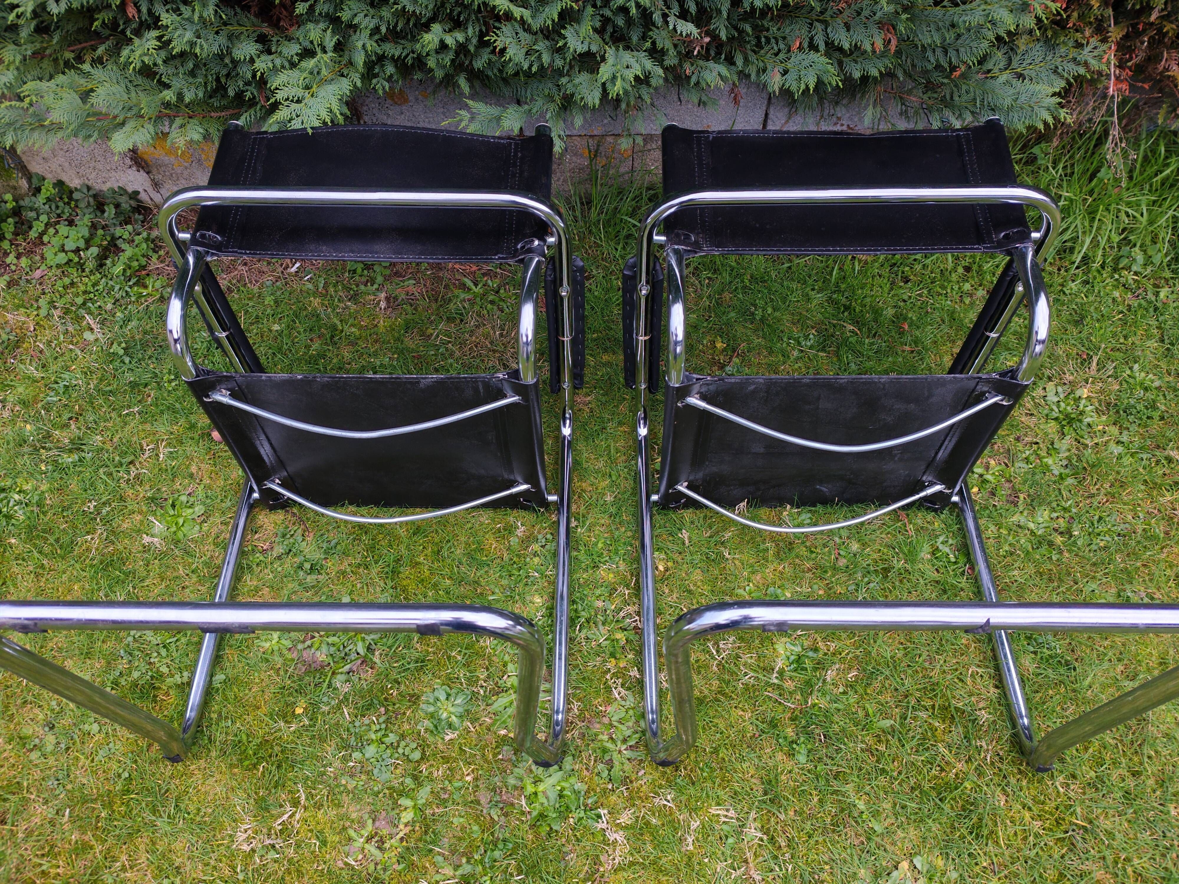 Set of 2 cantilever chairs in the style of Mart Stam.