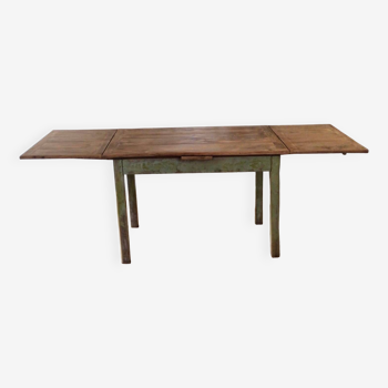 Extendable farm table