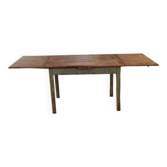 Extendable farm table