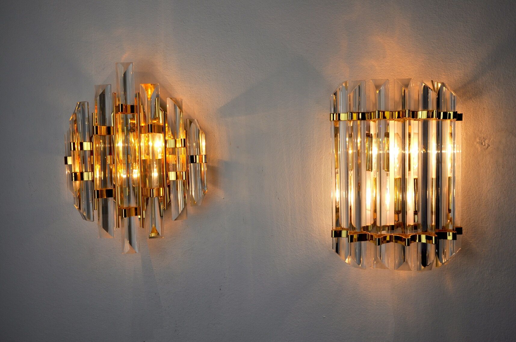 Duo of venini wall lamps, Murano, cut glass, Italy, 1970