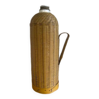 Bouteille thermos en bambou tissé. Année 60