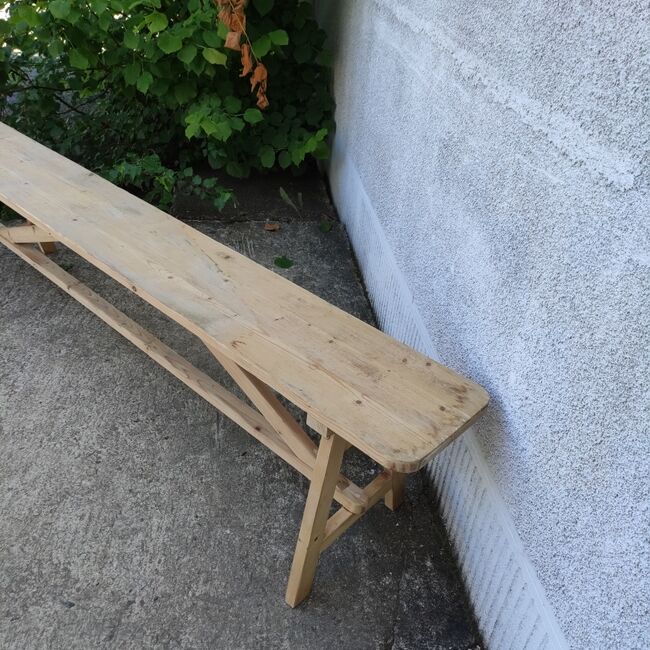 Bench in natural pine