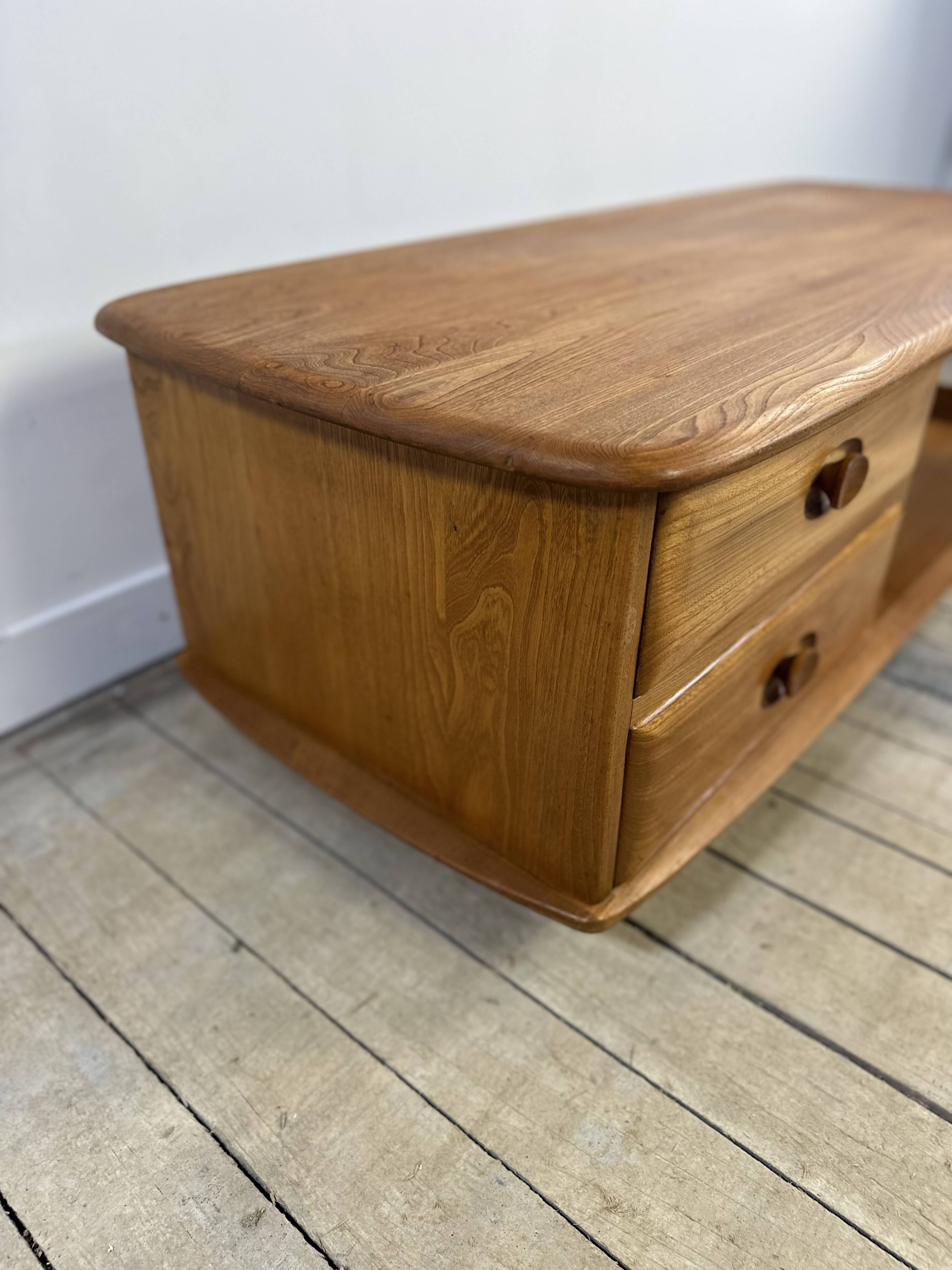 Coffee table / storage unit in solid elm ERCOL Minerva 1980s