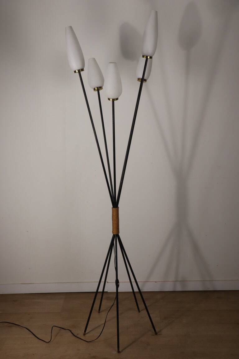 Lampadaire en métal et opaline, 1960