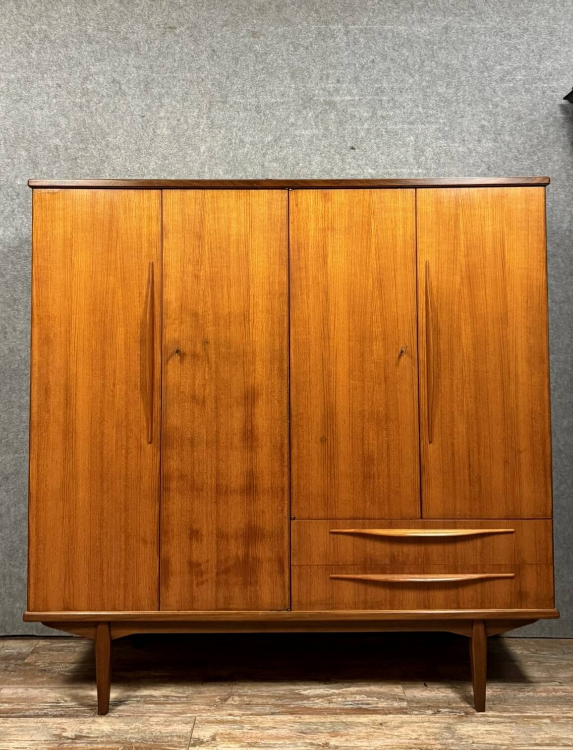 grande Armoire type scandinave des années 60 en teck