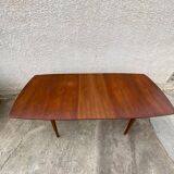 Table scandinave