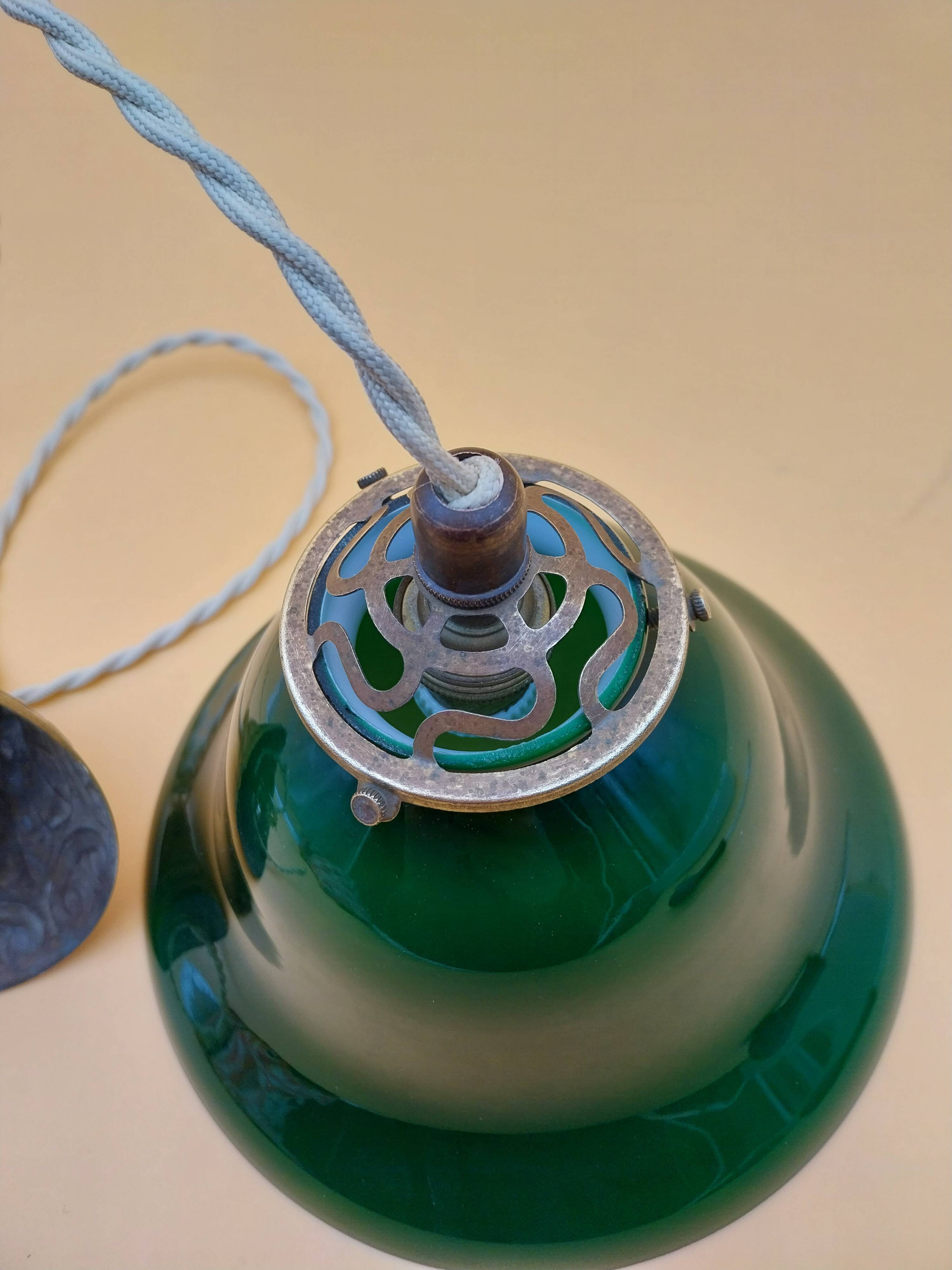 Green opaline tulip brass suspension