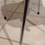 Griffon formica chair