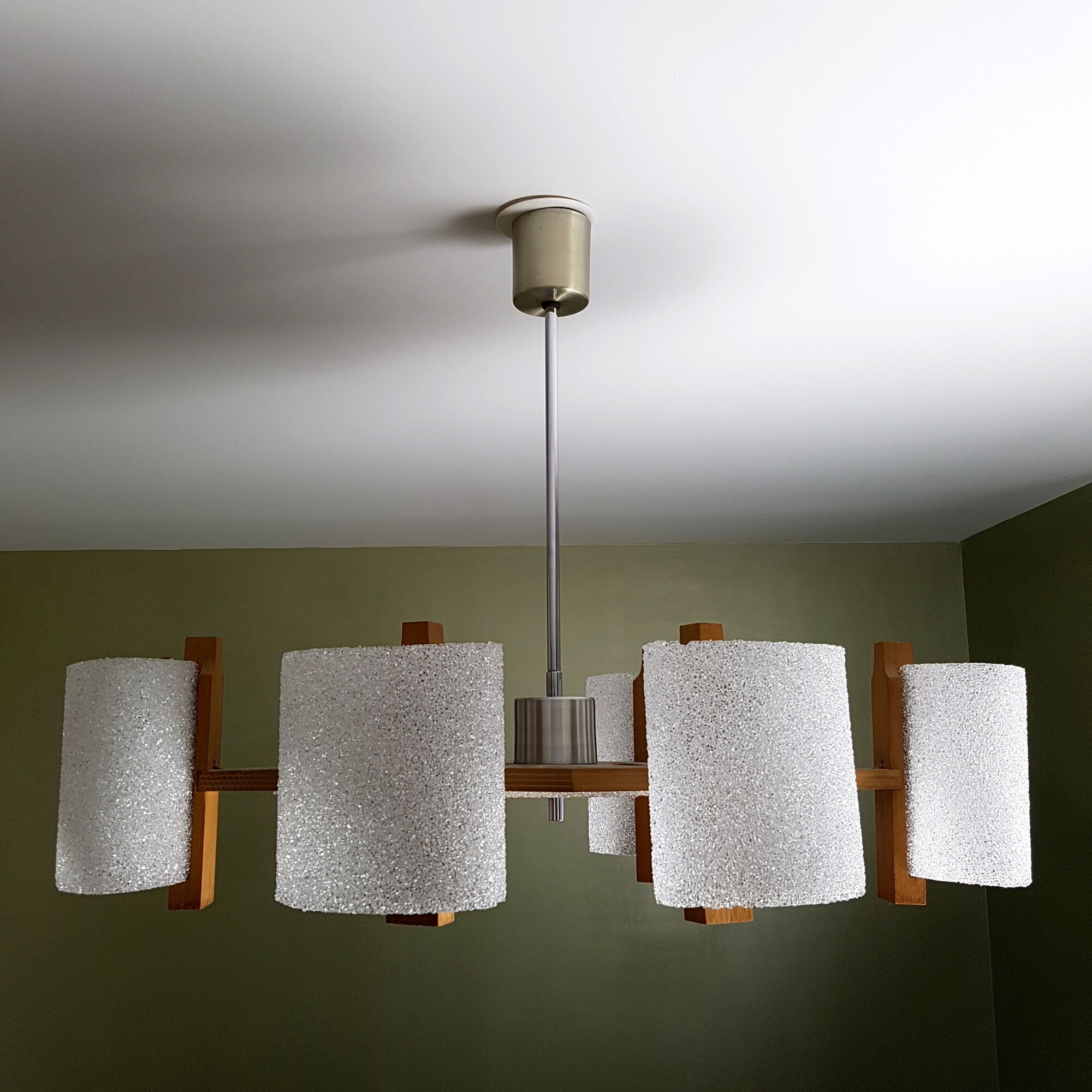 Chandelier Scandinavian 6 fires of wood and perspex vintage