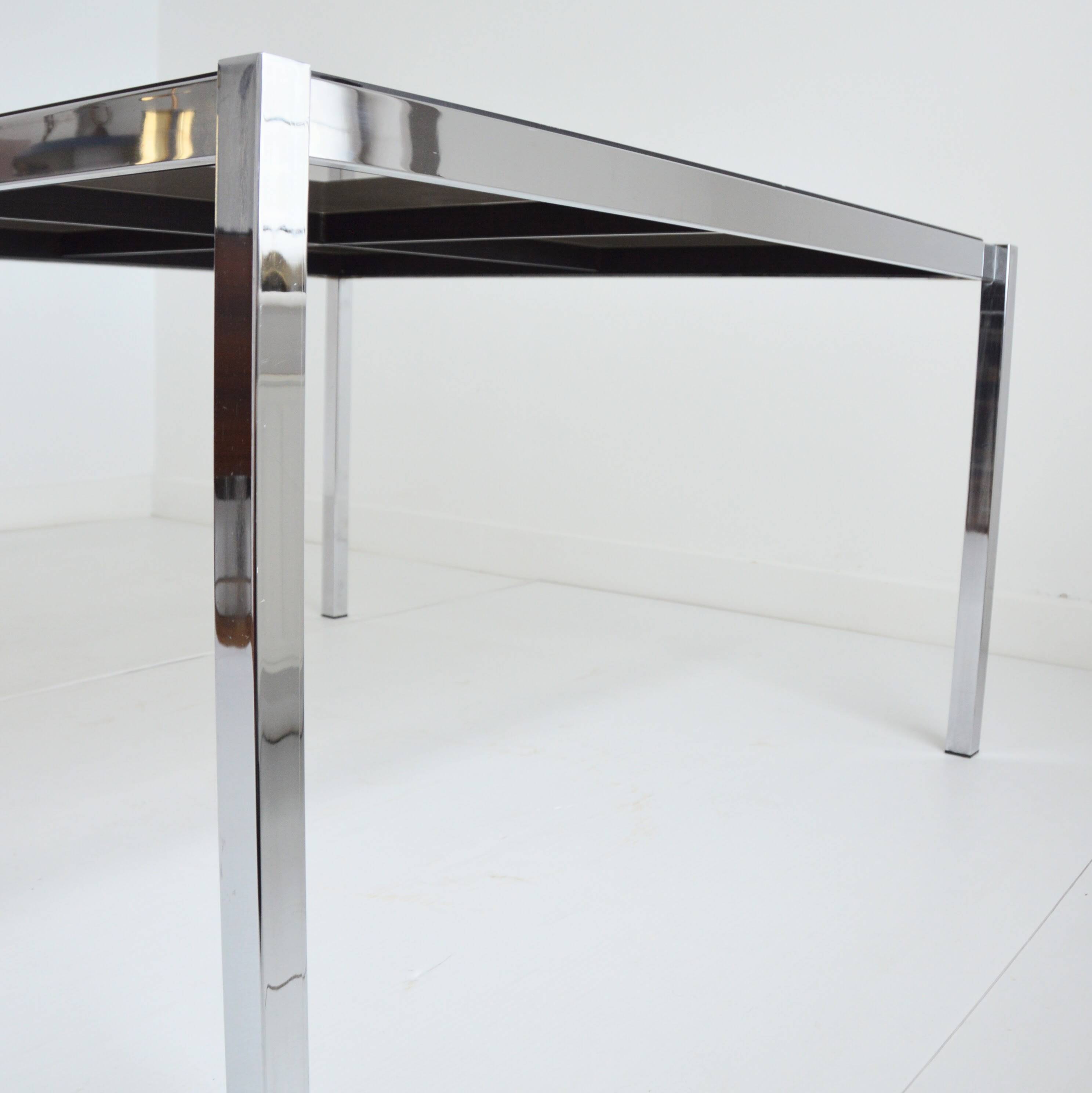 Table à manger chrome et verre fumé Milo Baughman – 1970 – Italie
