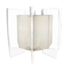 lampe blanche en plexiglas
