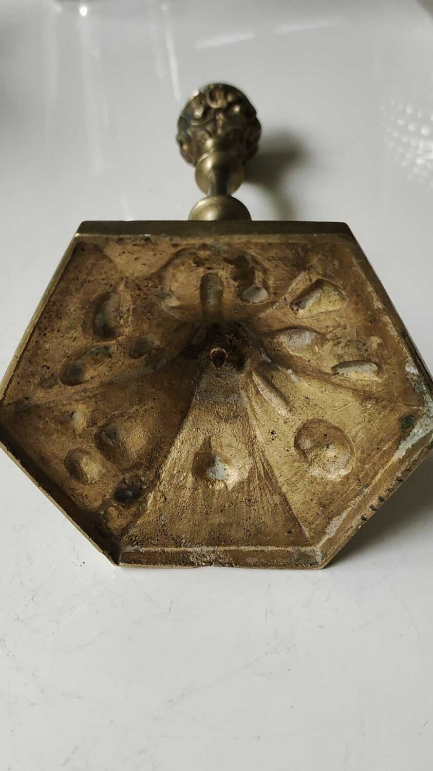 Baroque/Antique style torch candleholder, nineteenth, gilded bronze. Head motifs, volute arabesques