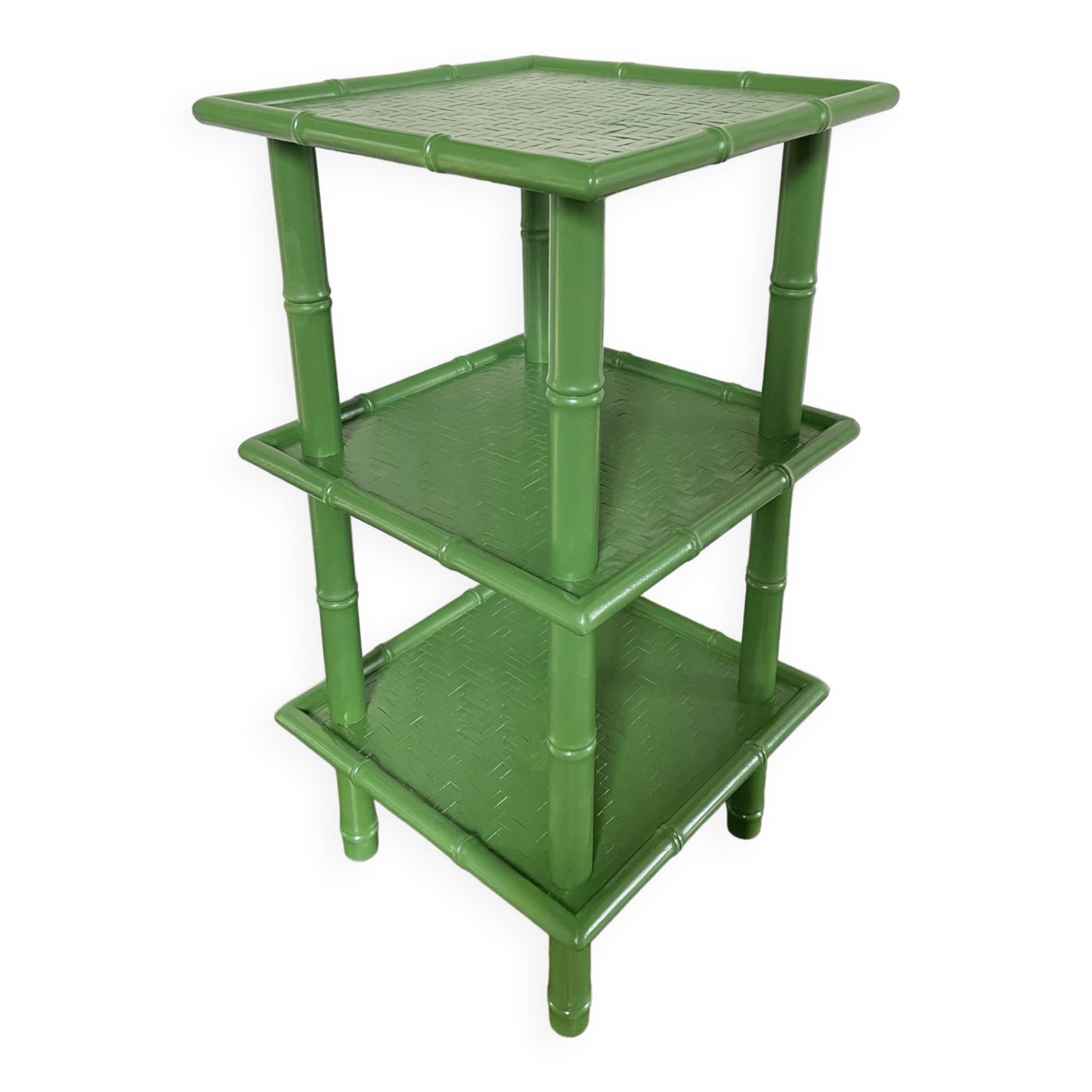 Table with 3 wood and bamboo trays